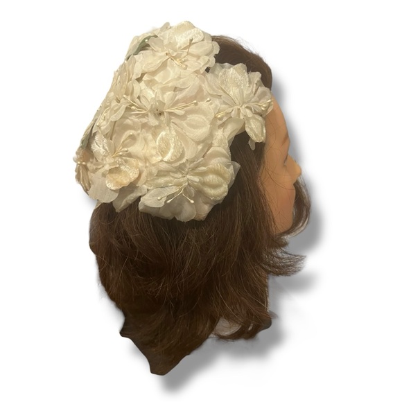 1950s/60s White Floral Cocktail/Garden Party/Bridal Headband Style Hat